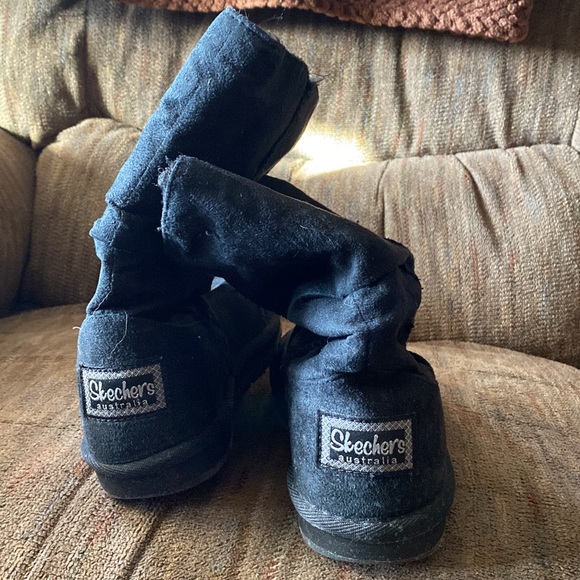 Size 7 Skechers black booties - Picture 2 of 3